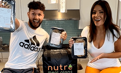 Two ambassadors holding up their Nutré delivery bag and meals